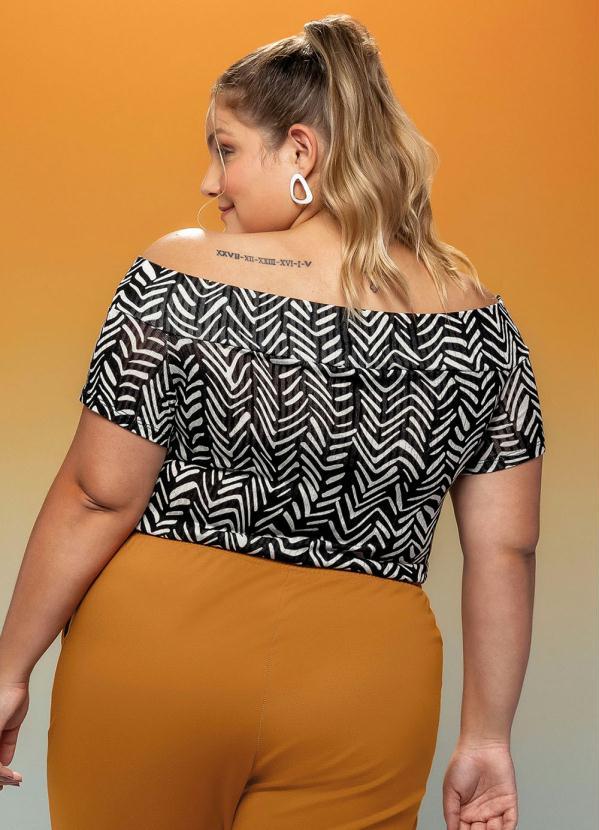 Maelle - Blusa Estampada Decote Ciganinha Preto 3