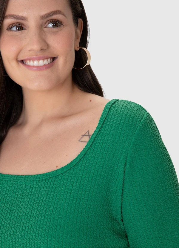 Malwee - Blusa Evasê Texturizada Plus Verde 5