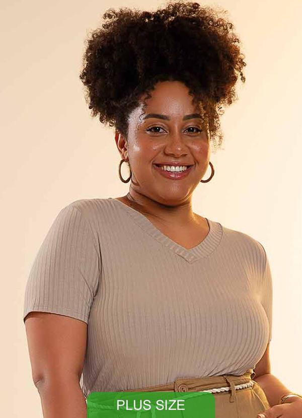 Habana - Blusa Feminina em Canelado Plus Size Marrom