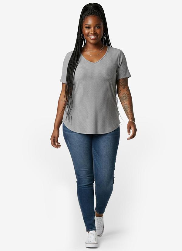 Infinita Cor - Blusa Feminina Plus Size da Cinza 3