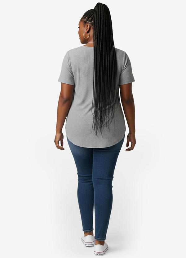 Infinita Cor - Blusa Feminina Plus Size da Cinza 4