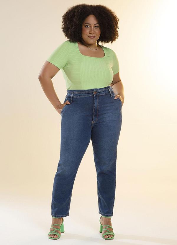 Habana - Blusa Feminina Plus Size em Tecido Visco Verde 2