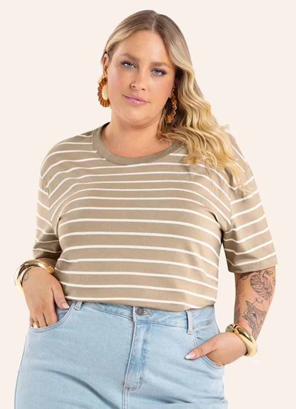 Secret Glam - Blusa Feminina Plus Size Gola Redonda Bege 1