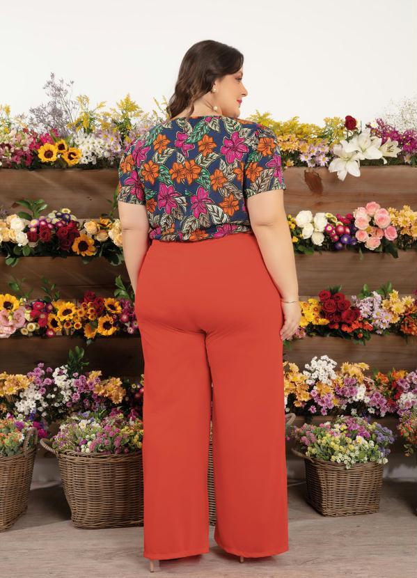 Outlet - Blusa Floral Azul com Detalhe Decote Plus Size 7