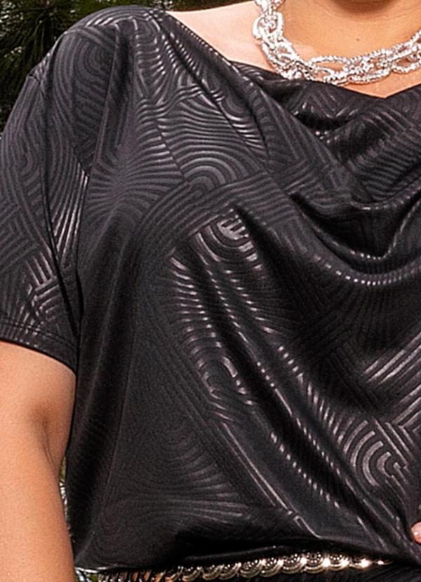 Marguerite - Blusa Geométrica Preta em Malha Resinada 5