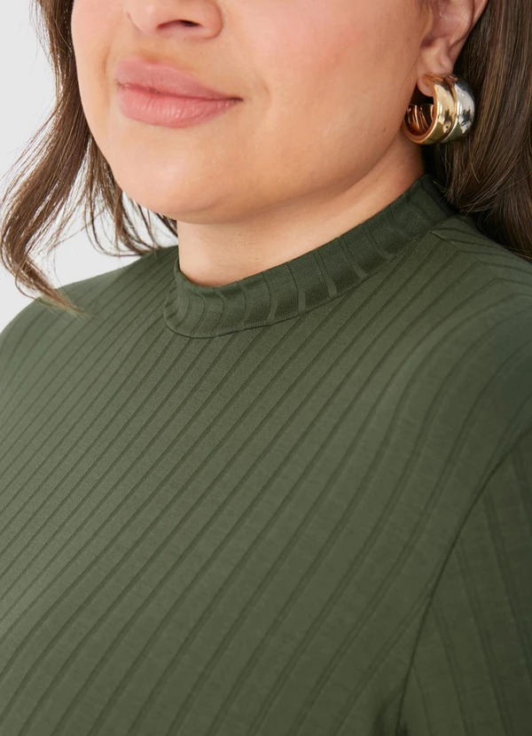 Malwee - Blusa Justa Canelada Feminina Plus Verde 4