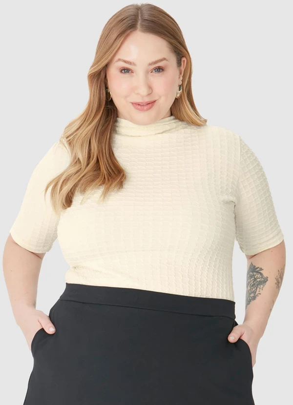 Malwee - Blusa Justa Texturizada Plus Bege 4