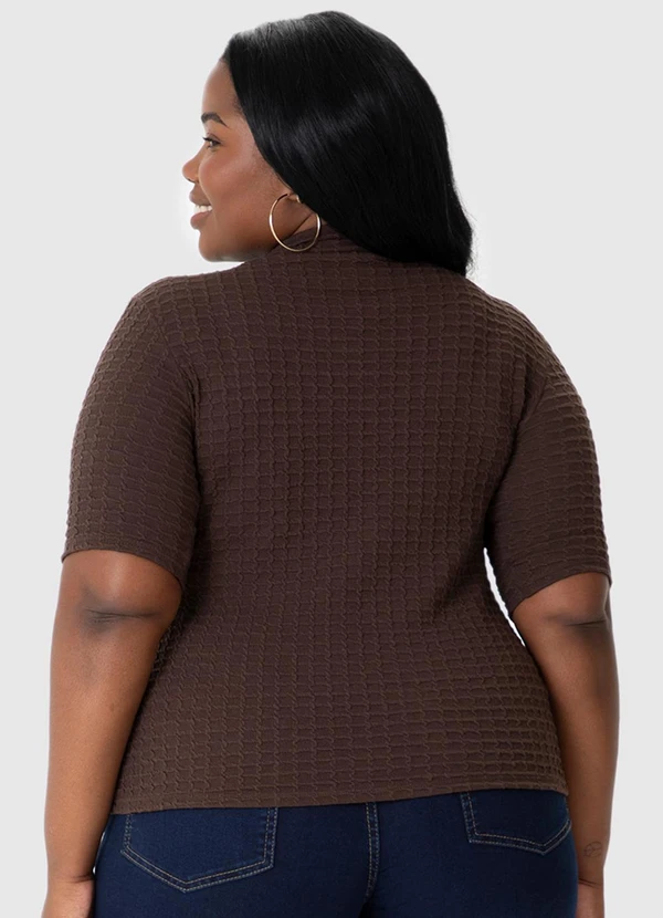 Malwee - Blusa Justa Texturizada Plus Marrom 3