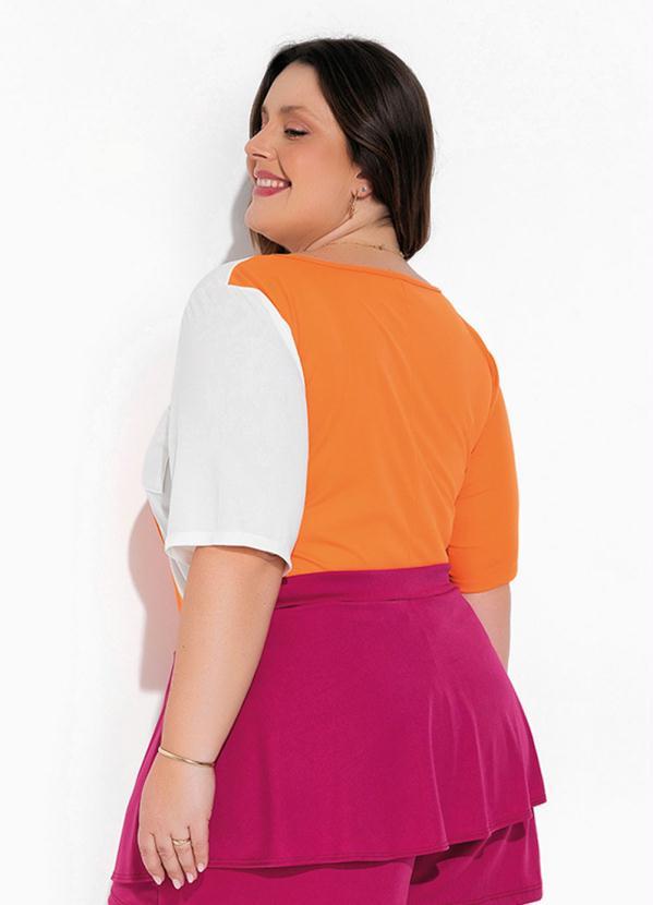 Marguerite - Blusa Laranja e Off White com Bolso Plus Size 3