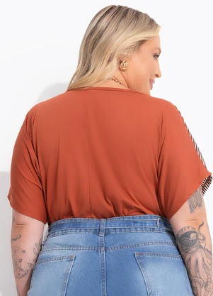 Marguerite - Blusa Listrada Telha em Malha Leve - MARGUERITE