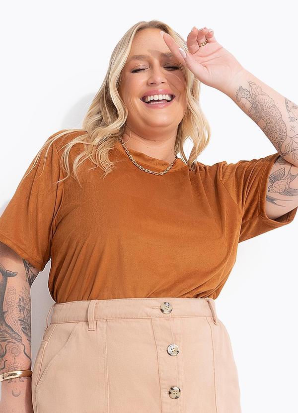 Blusa (Marrom) em Malha Suede