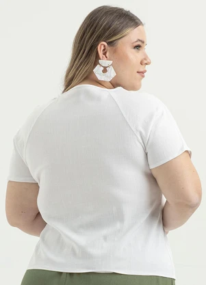 Cativa - Blusa Plus Size Bata em Viscose Branco  - CATIVA