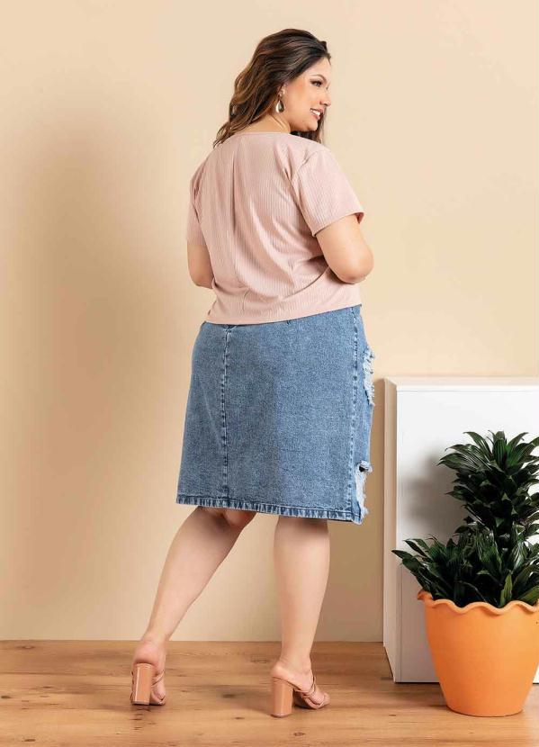 Outlet - Blusa Plus Size Bege com Botões Decorativos 2