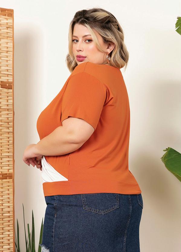 Outlet - Blusa Plus Size Bicolor com Transpasse 2