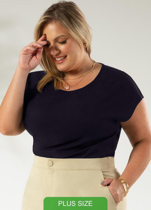 Cativa - Blusa Plus Size com Design Básico Preto