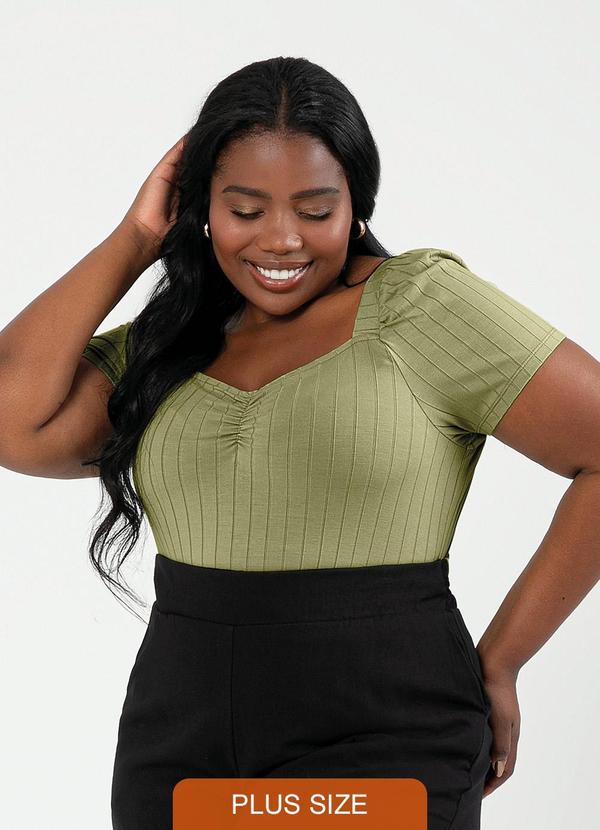 Cativa - Blusa Plus Size Decote Coração Canelada Verde