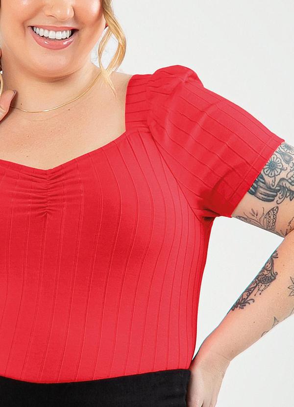 Cativa - Blusa Plus Size Decote Coração Canelada Vermelho 1