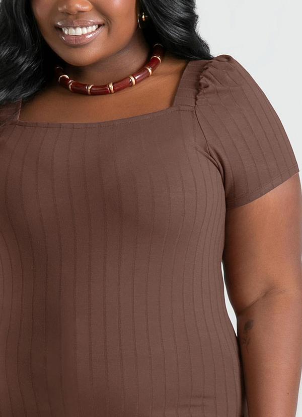 Cativa - Blusa Plus Size Decote Quadrado Marrom 3