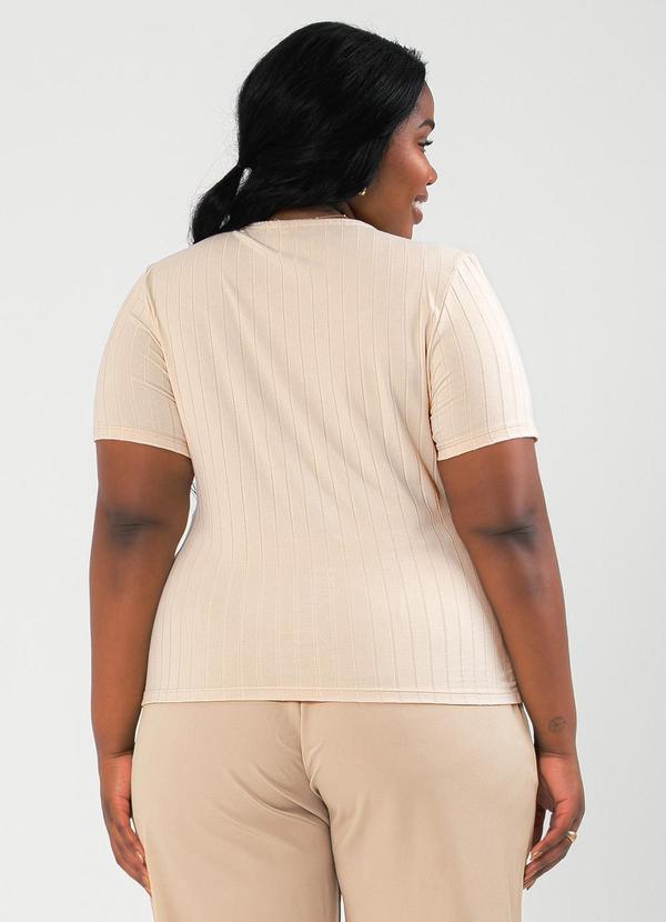 Cativa - Blusa Plus Size Decote V Canelada Bege 2