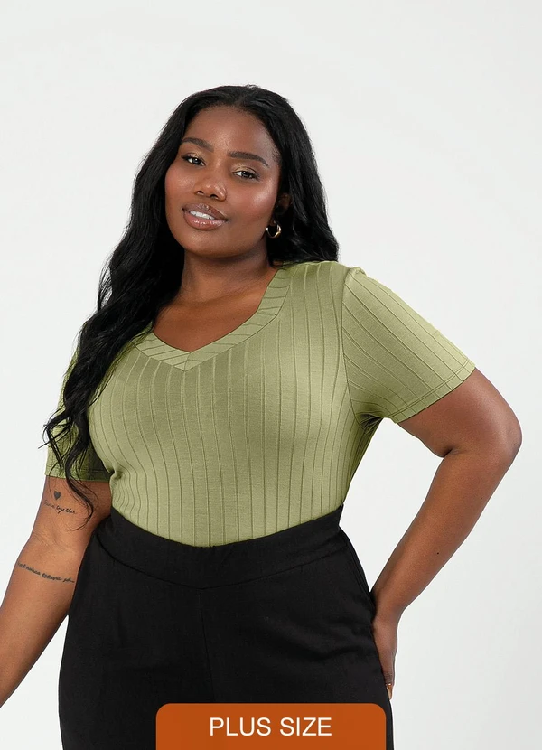 Cativa Blusa Plus Size Decote V Canelada Verde