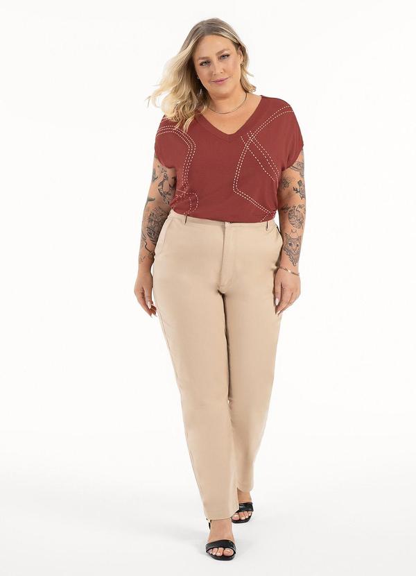 Habana - Blusa Plus Size Decote V em Viscose Marrom 2