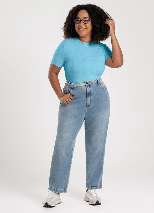 Cativa - Blusa Plus Size em Canelado Azul Claro 2