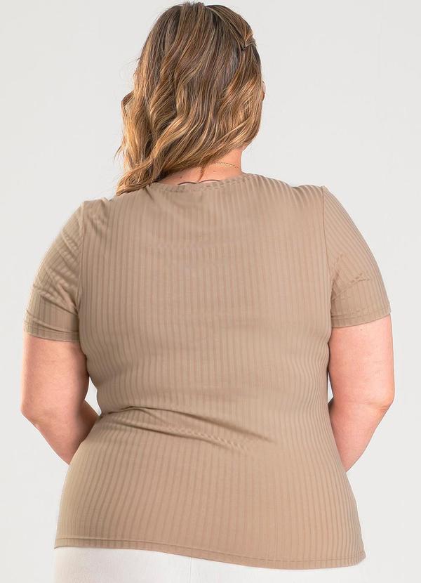 Cativa - Blusa Plus Size em Canelado Marrom Claro 2