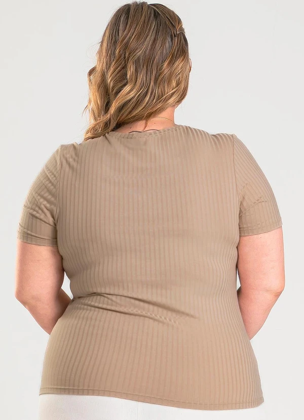 Cativa - Blusa Plus Size em Canelado Marrom Claro 2