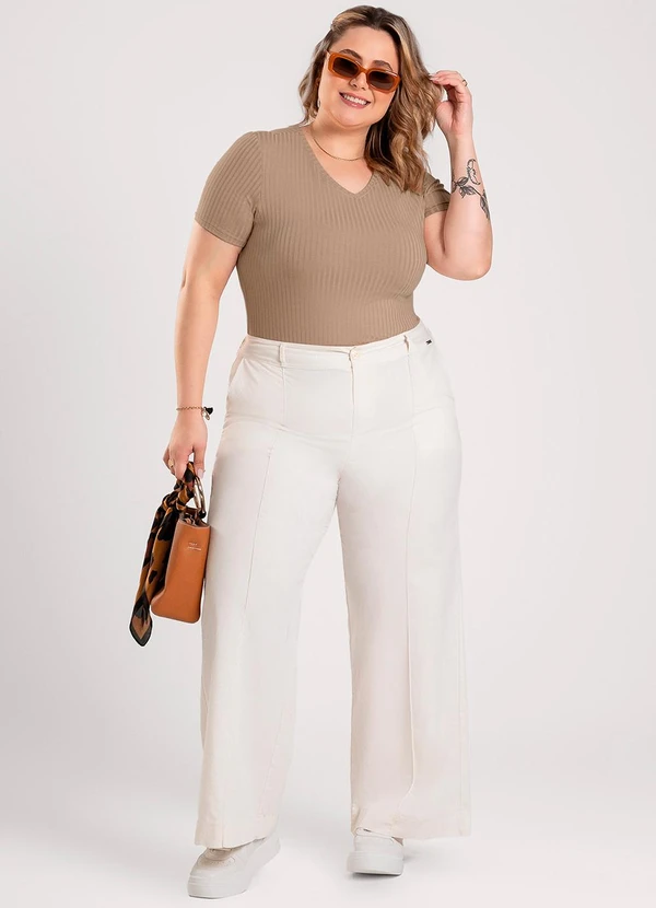 Cativa - Blusa Plus Size em Canelado Marrom Claro 3