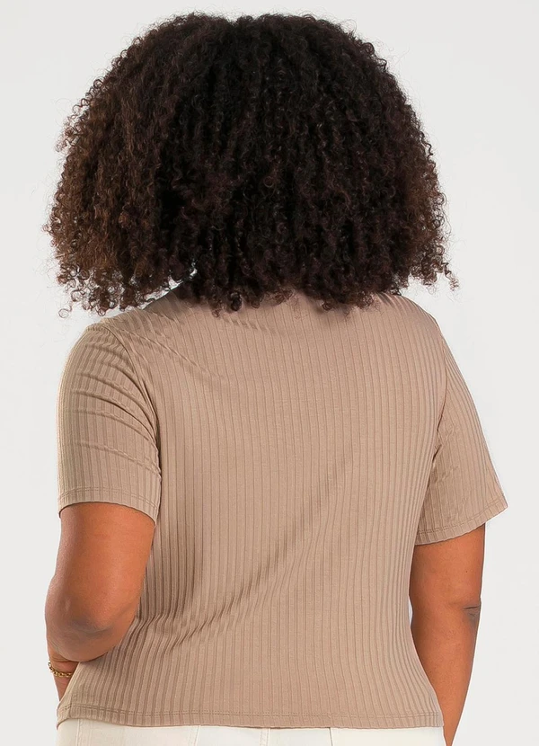 Cativa - Blusa Plus Size em Canelado Marrom Claro 2