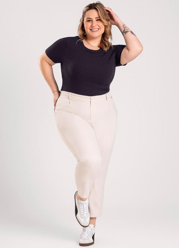 Cativa - Blusa Plus Size em Canelado Preto 3