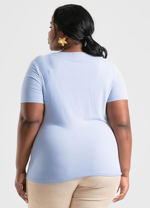 Cativa - Blusa Plus Size em Crepe Azul Claro 2