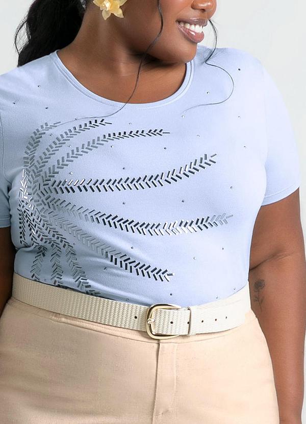 Cativa - Blusa Plus Size em Crepe Azul Claro 3