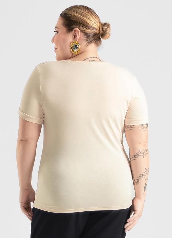 Cativa - Blusa Plus Size em Crepe Bege 2