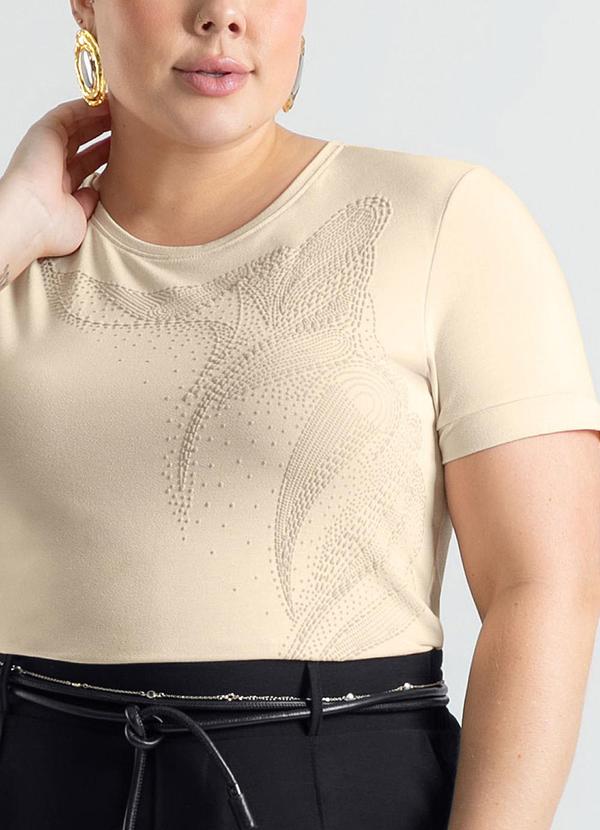 Cativa - Blusa Plus Size em Crepe Bege 1