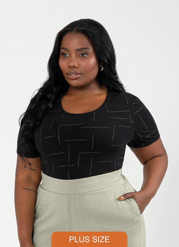 Cativa - Blusa Plus Size em Crepe Preto