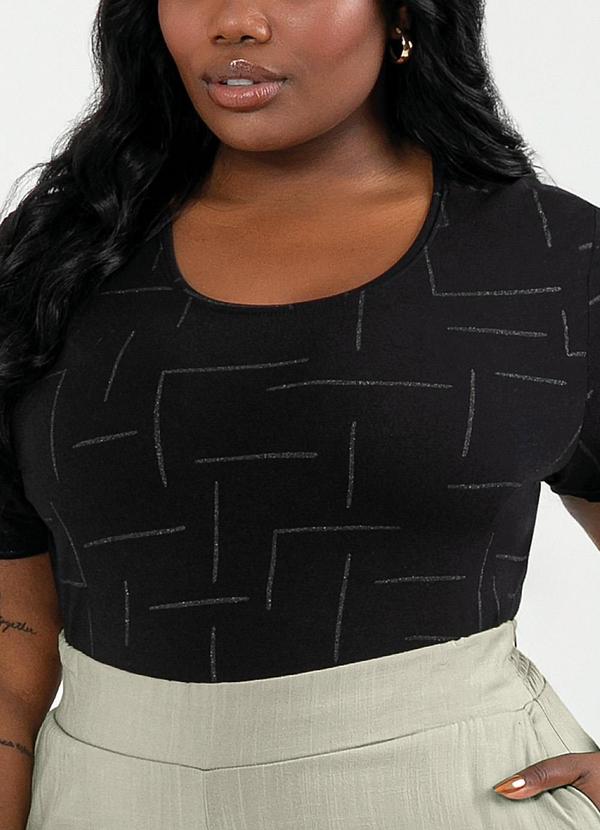 Cativa - Blusa Plus Size em Crepe Preto 3