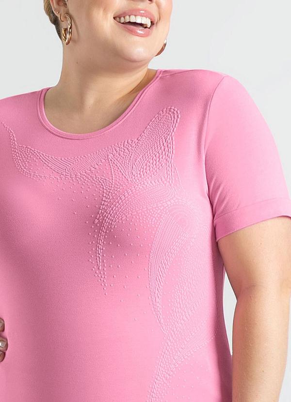 Cativa - Blusa Plus Size em Crepe Rosa 3