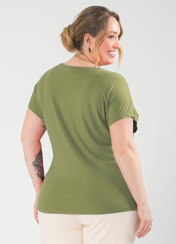 Cativa - Blusa Plus Size em Crepe Verde 2