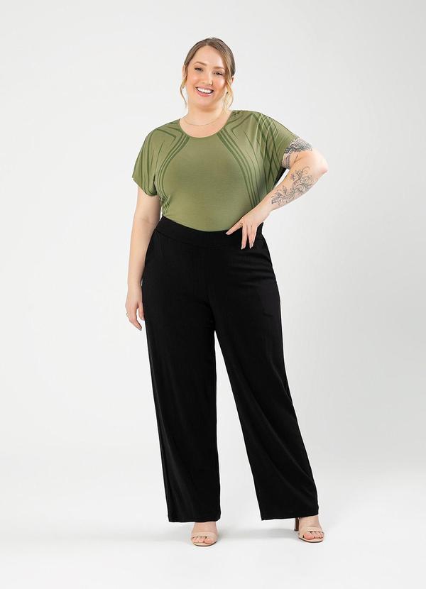 Cativa - Blusa Plus Size em Crepe Verde 4