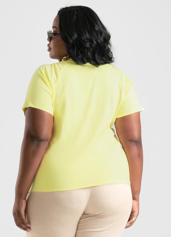 Cativa - Blusa Plus Size em Viscose Amarelo Claro 2
