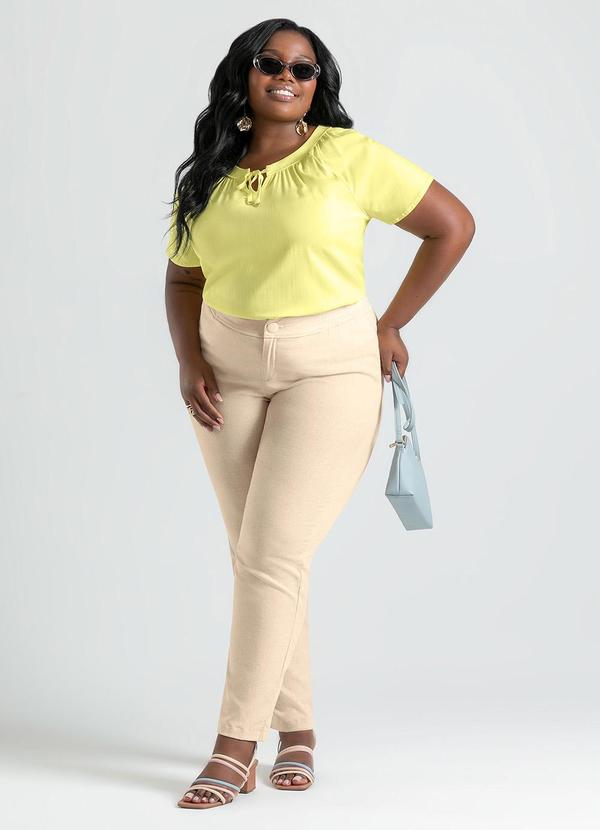 Cativa - Blusa Plus Size em Viscose Amarelo Claro 4