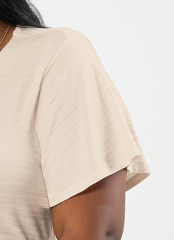 Cativa - Blusa Plus Size em Viscose Bege 3