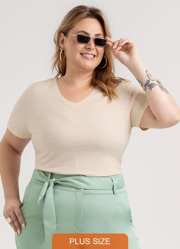 Habana - Blusa Plus Size em Viscose Bege