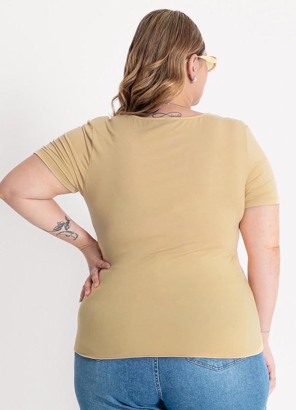 Habana - Blusa Plus Size em Viscose Caramelo 2