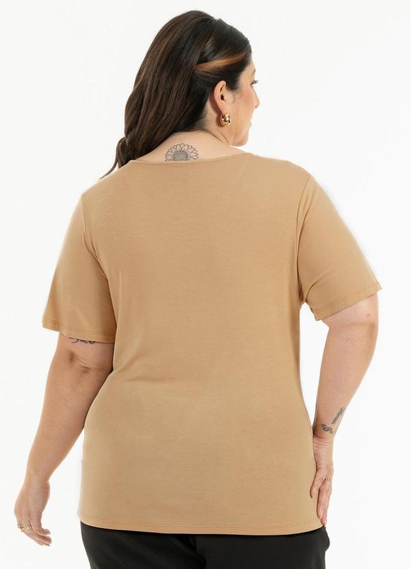 Habana - Blusa Plus Size em Viscose Caramelo 1