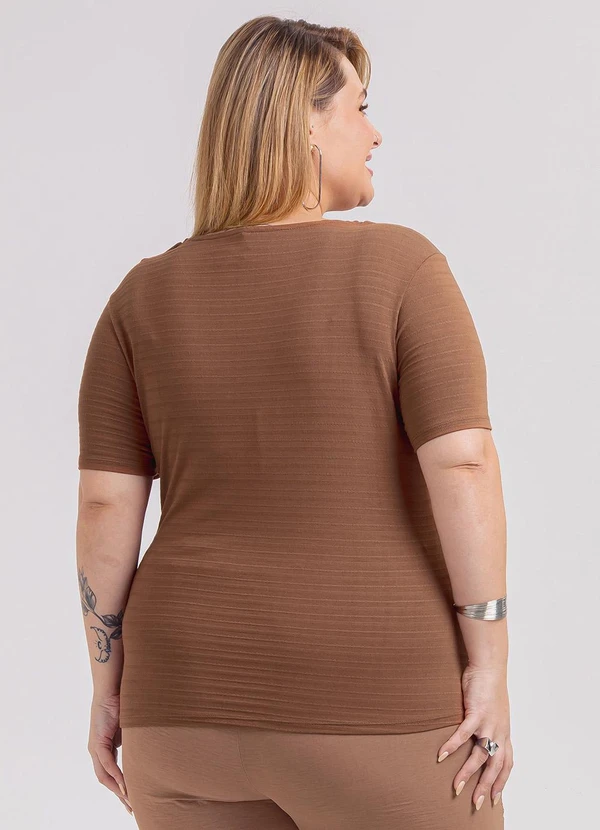 Habana - Blusa Plus Size em Viscose Marrom 2