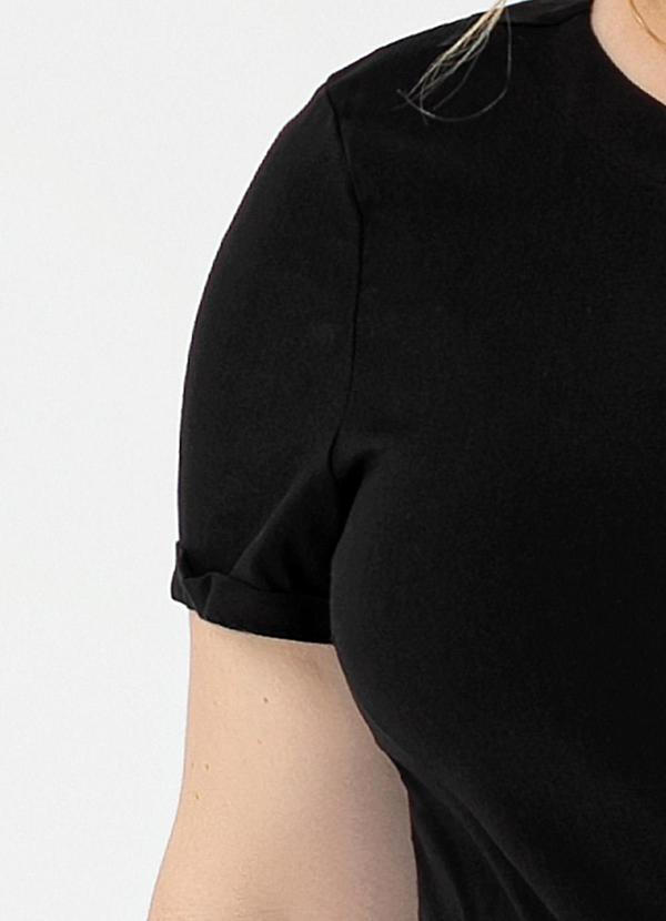 Cativa - Blusa Plus Size em Viscose Preto 3
