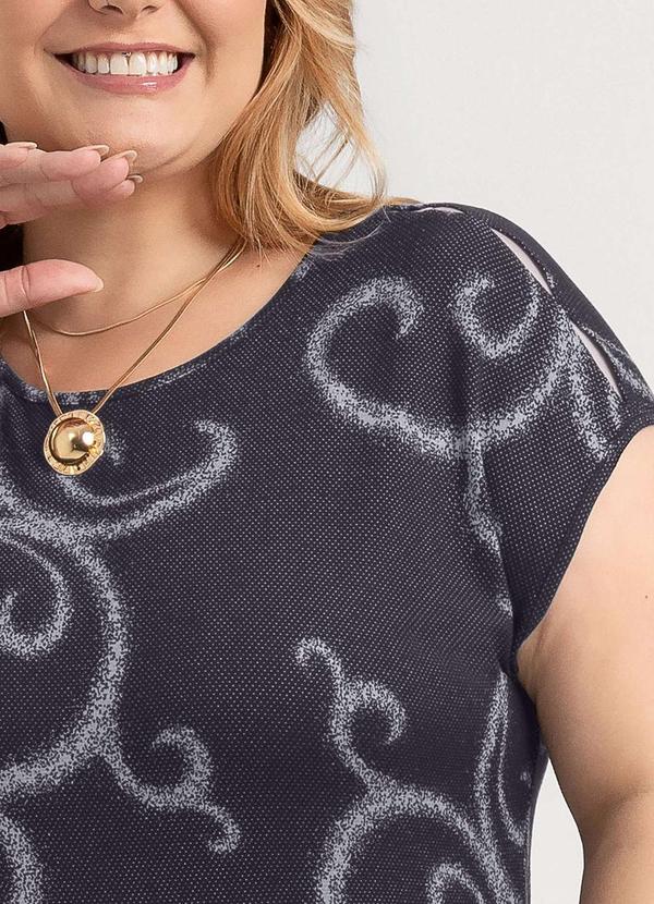 Habana - Blusa Plus Size em Viscose Preto 3