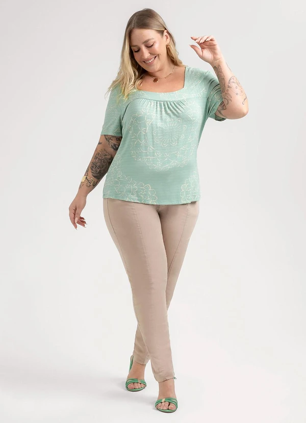 Habana - Blusa Plus Size em Viscose Verde 3